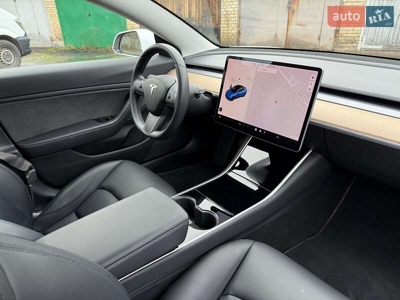 Седан Tesla Model 3 2018 в Киеве