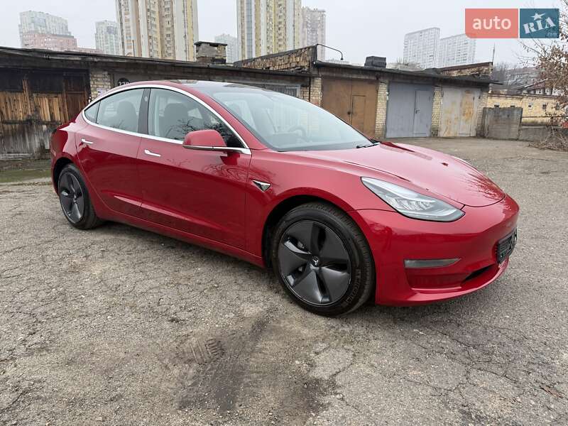 Седан Tesla Model 3 2018 в Киеве