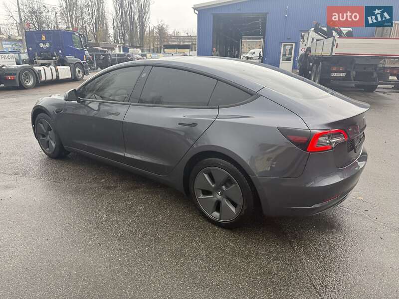 Седан Tesla Model 3 2022 в Киеве