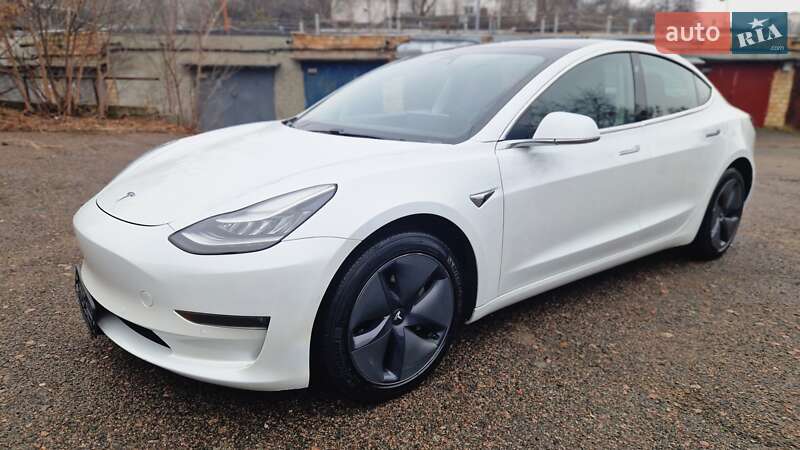 Tesla Model 3 2020