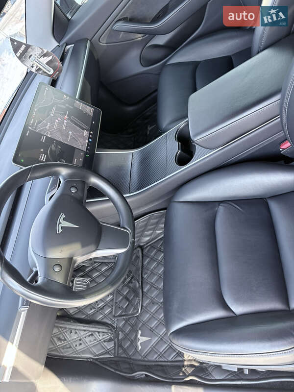 Седан Tesla Model 3 2019 в Дніпрі