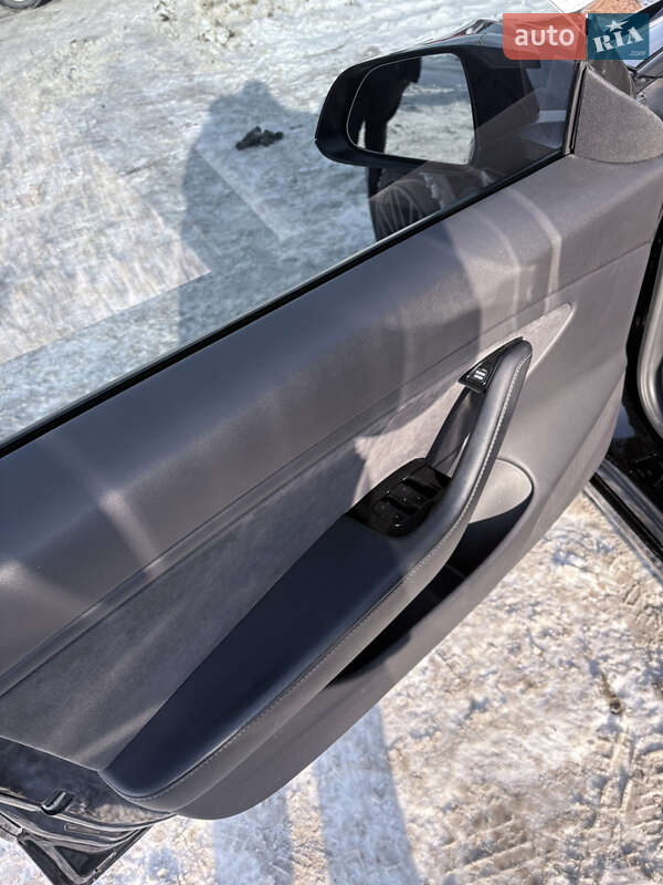 Седан Tesla Model 3 2019 в Дніпрі