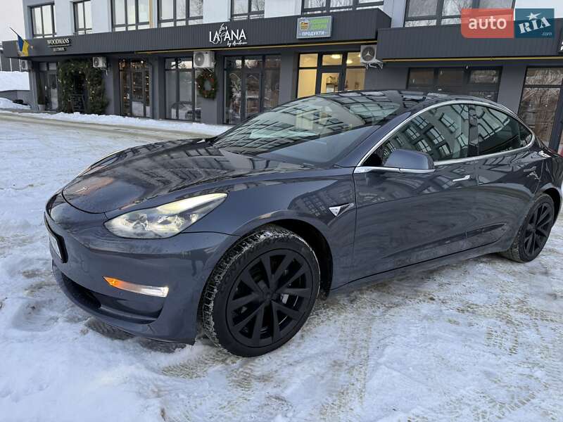 Седан Tesla Model 3 2019 в Львове
