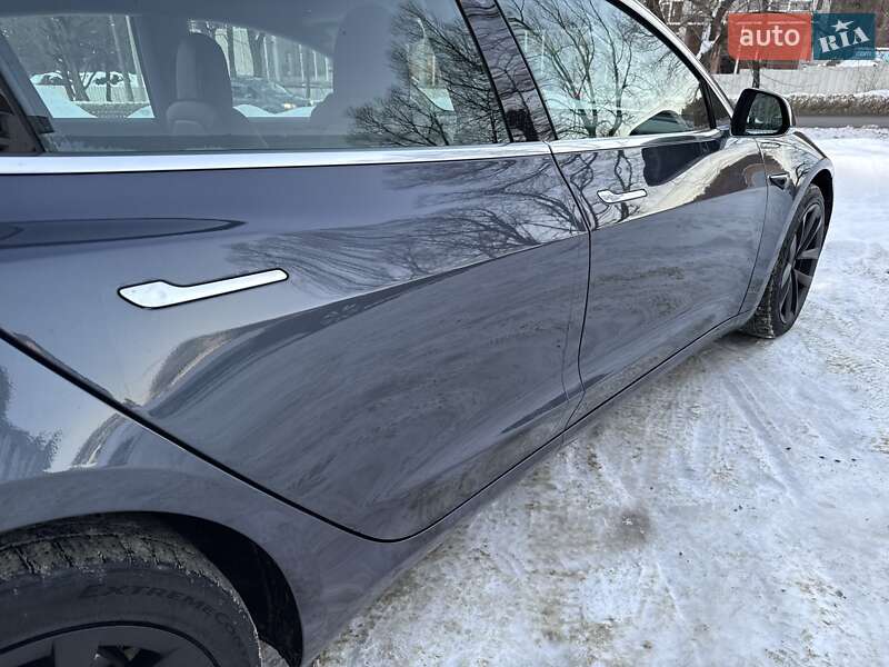 Седан Tesla Model 3 2019 в Львове