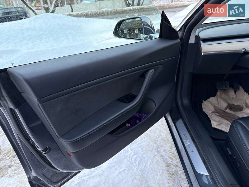 Седан Tesla Model 3 2019 в Львове