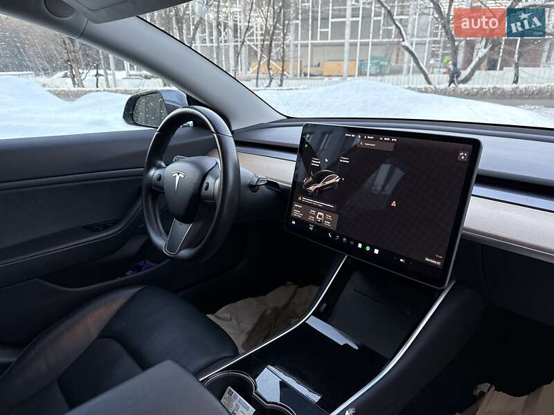 Седан Tesla Model 3 2019 в Львове