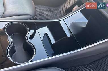 Седан Tesla Model 3 2019 в Ирпене