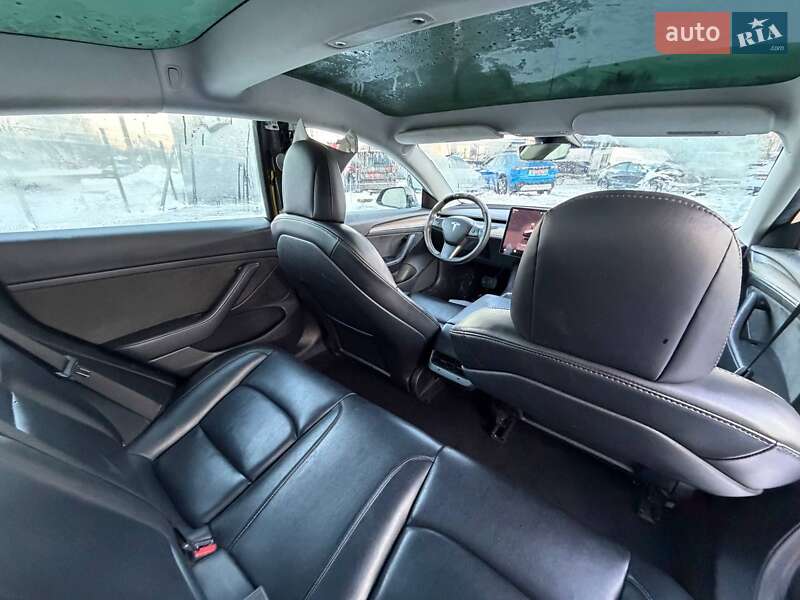 Седан Tesla Model 3 2022 в Луцьку