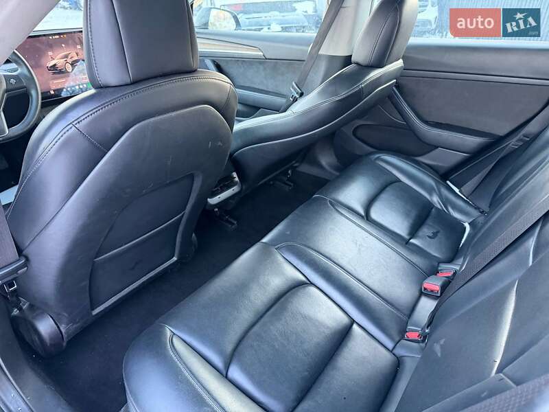 Седан Tesla Model 3 2022 в Луцьку
