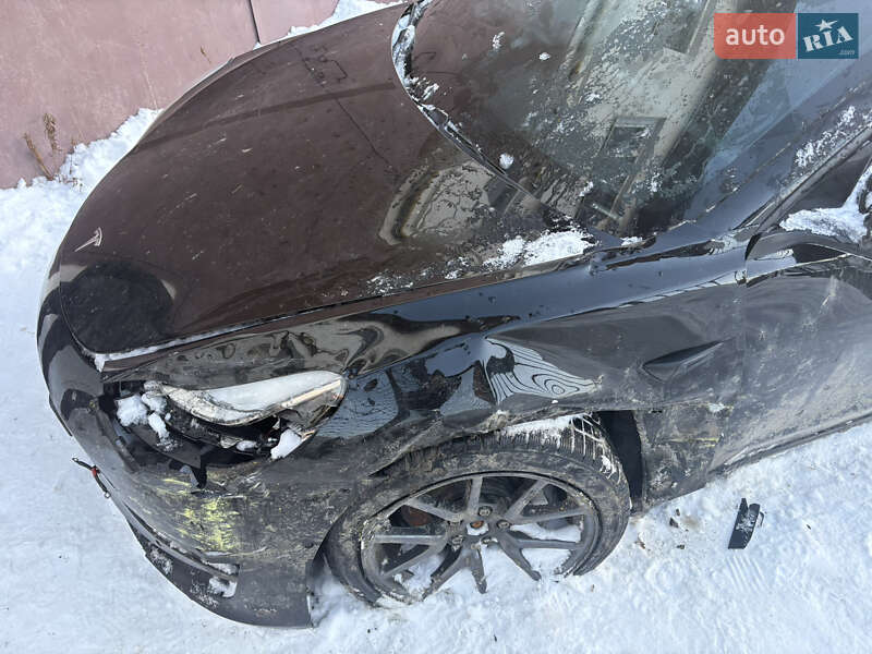 Седан Tesla Model 3 2018 в Львові