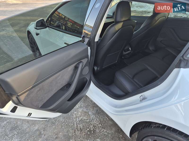 Седан Tesla Model 3 2022 в Вінниці