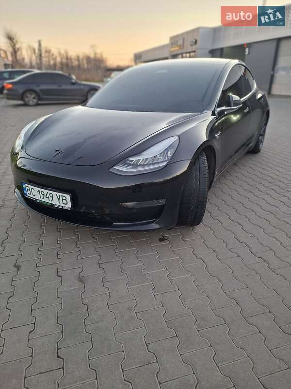 Седан Tesla Model 3 2018 в Львові