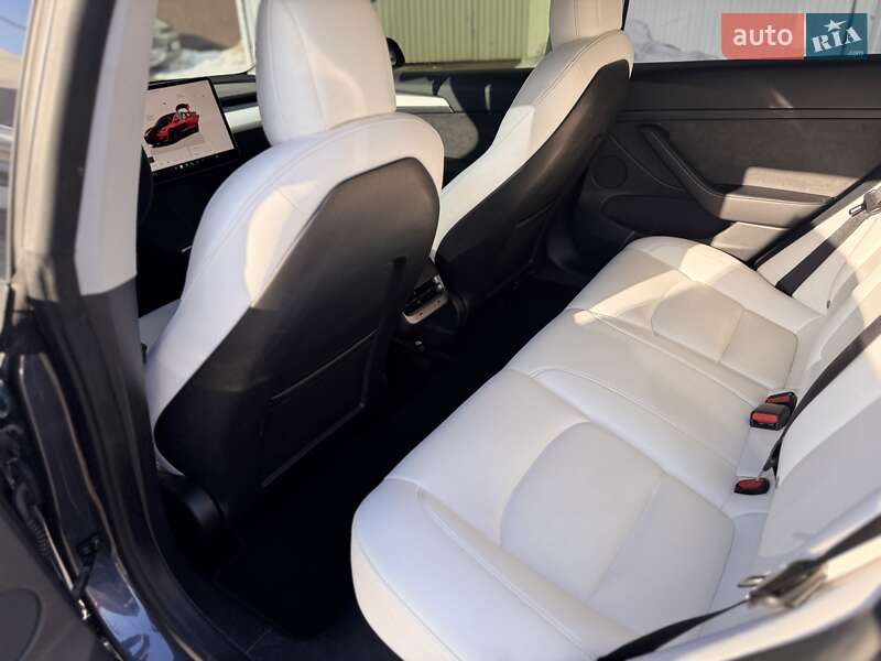 Седан Tesla Model 3 2022 в Львове