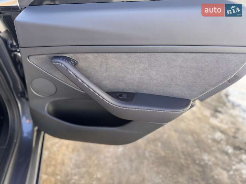 Седан Tesla Model 3 2022 в Львове