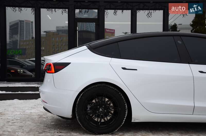 Седан Tesla Model 3 2021 в Киеве фото 5 Седан Tesla Model 3 2021 в Киеве