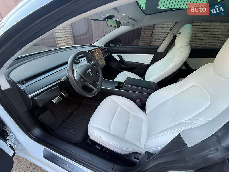 Седан Tesla Model 3 2019 в Кривом Роге