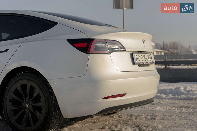 Седан Tesla Model 3 2021 в Ужгороді