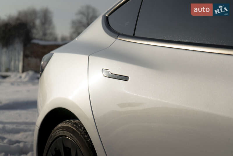 Седан Tesla Model 3 2021 в Ужгороді