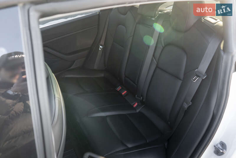 Седан Tesla Model 3 2021 в Ужгороді