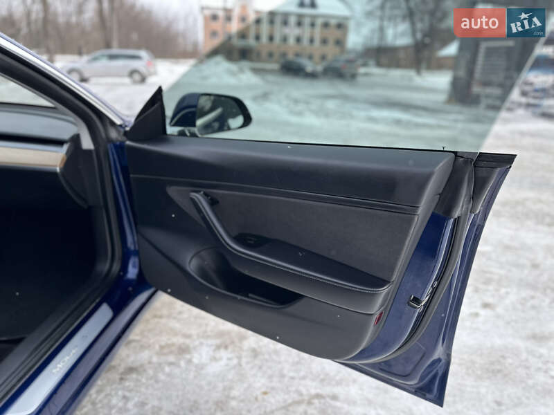 Седан Tesla Model 3 2018 в Дрогобичі фото 25 Седан Tesla Model 3 2018 в Дрогобичі