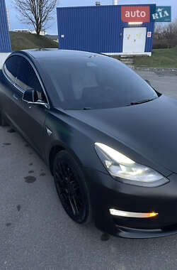 Седан Tesla Model 3 2020 в Львове