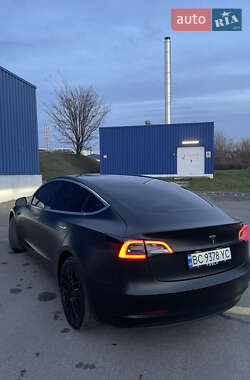 Седан Tesla Model 3 2020 в Львове