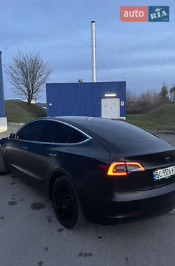 Седан Tesla Model 3 2020 в Львове