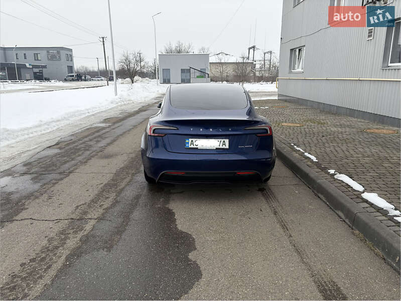 Седан Tesla Model 3 2024 в Ужгороді
