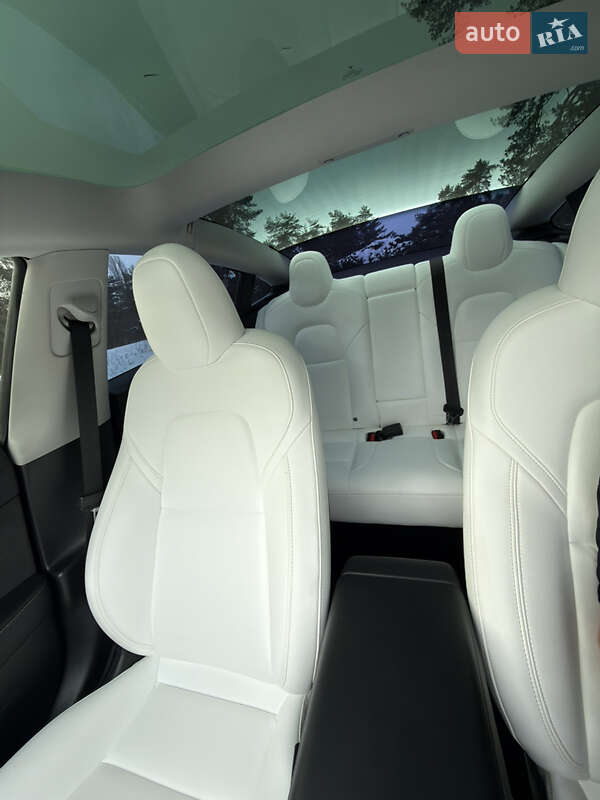 Седан Tesla Model 3 2023 в Днепре