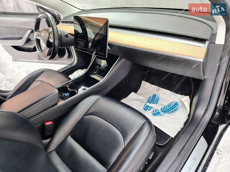 Седан Tesla Model 3 2018 в Ивано-Франковске