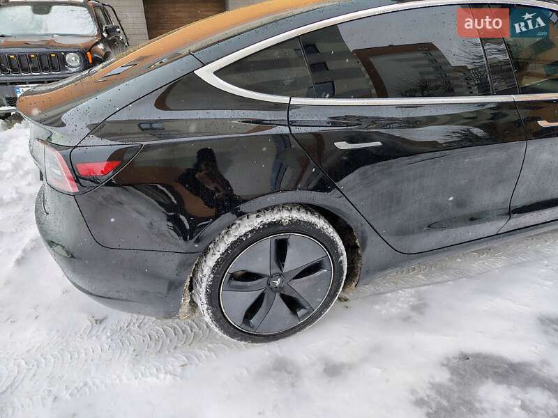 Седан Tesla Model 3 2018 в Ивано-Франковске