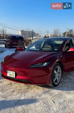 Седан Tesla Model 3 2024 в Черновцах