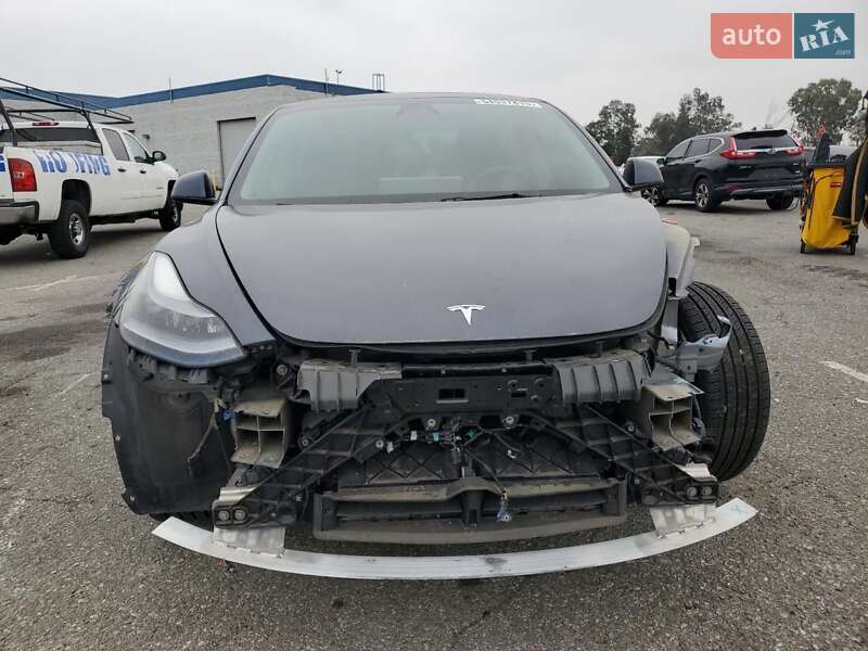 Седан Tesla Model 3 2021 в Ірпені