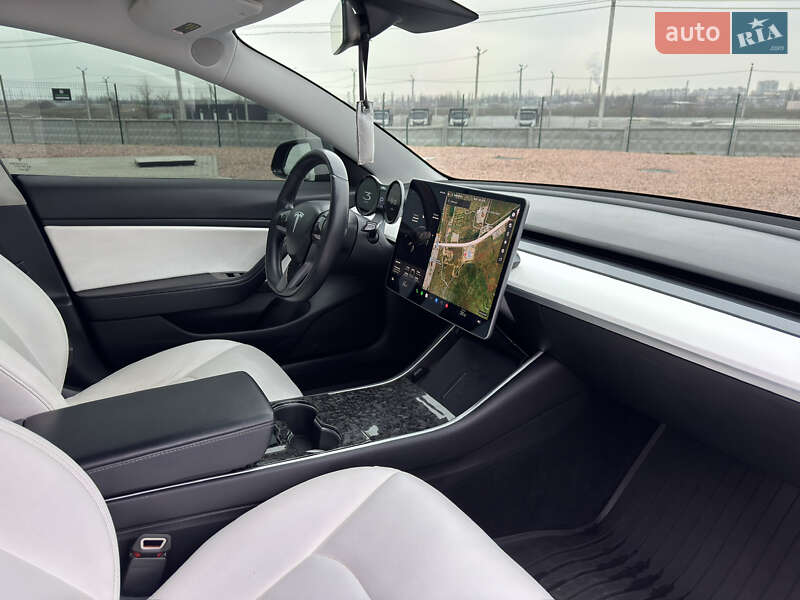 Седан Tesla Model 3 2018 в Николаеве