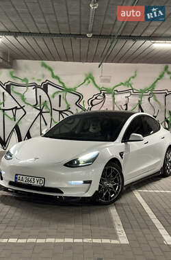 Седан Tesla Model 3 2022 в Киеве