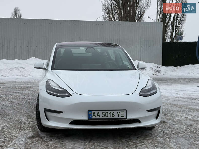 Седан Tesla Model 3 2018 в Киеве