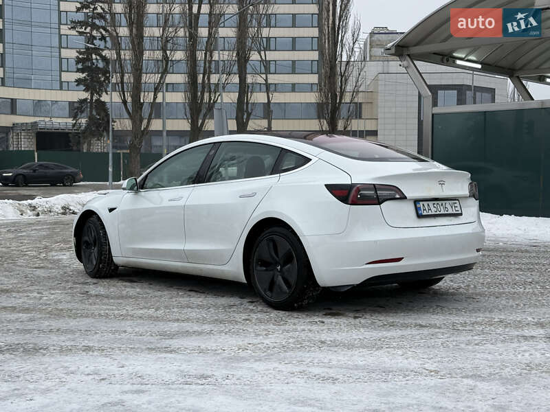 Седан Tesla Model 3 2018 в Киеве