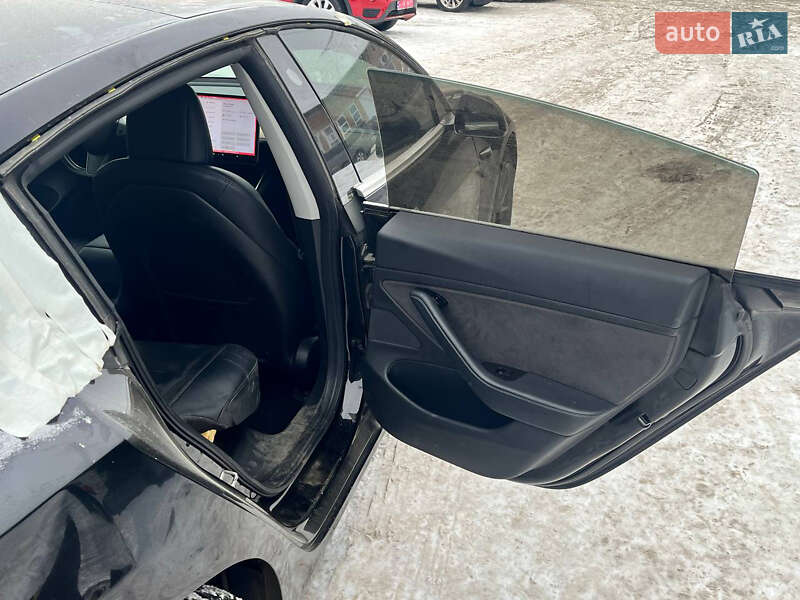 Седан Tesla Model 3 2018 в Луцке