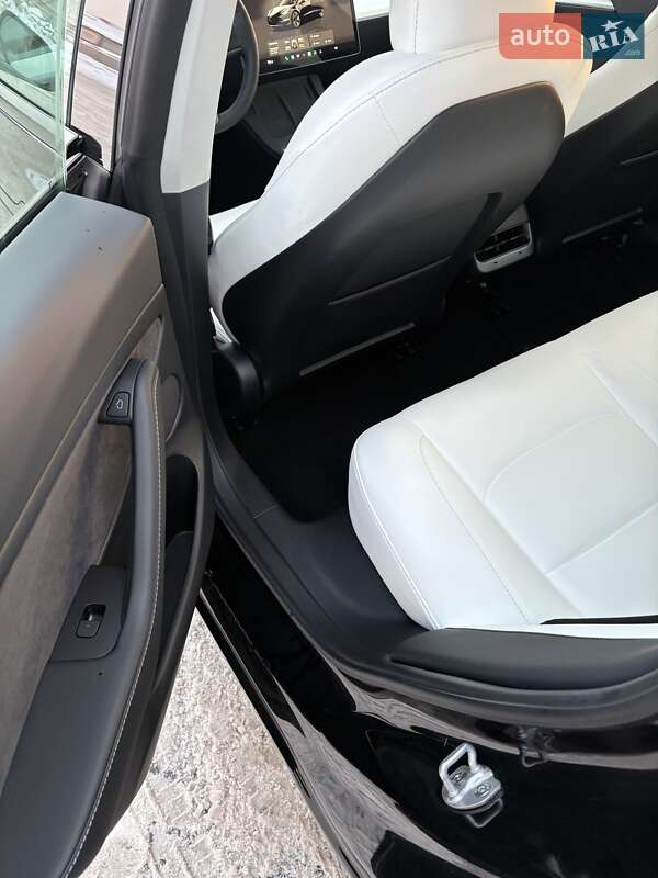 Седан Tesla Model 3 2023 в Києві