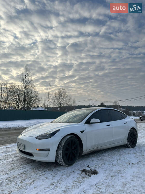 Седан Tesla Model 3 2021 в Києві