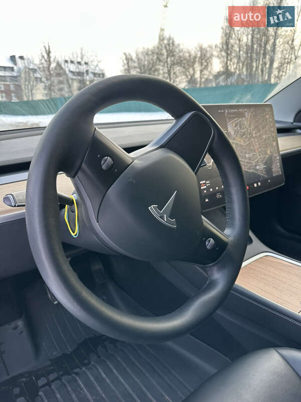 Седан Tesla Model 3 2021 в Києві
