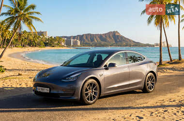 Седан Tesla Model 3 2019 в Киеве