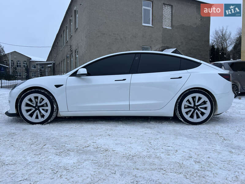 Седан Tesla Model 3 2021 в Ківерцях
