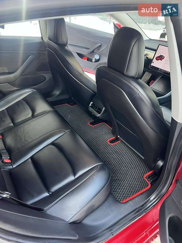 Седан Tesla Model 3 2018 в Киеве