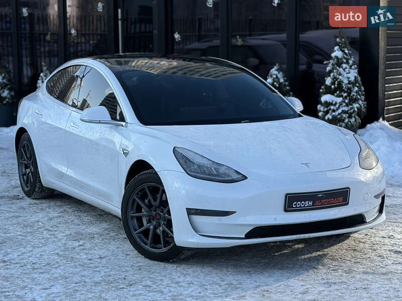 Седан Tesla Model 3 2019 в Киеве