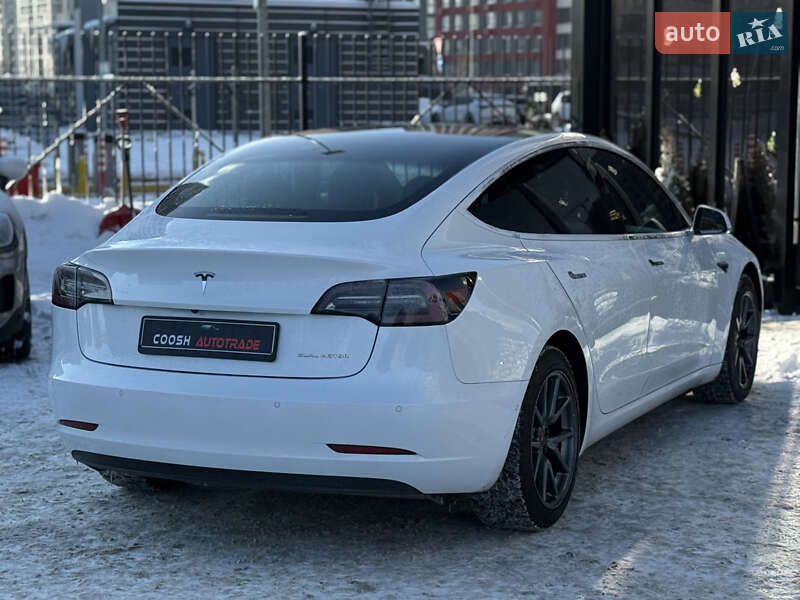 Седан Tesla Model 3 2019 в Киеве