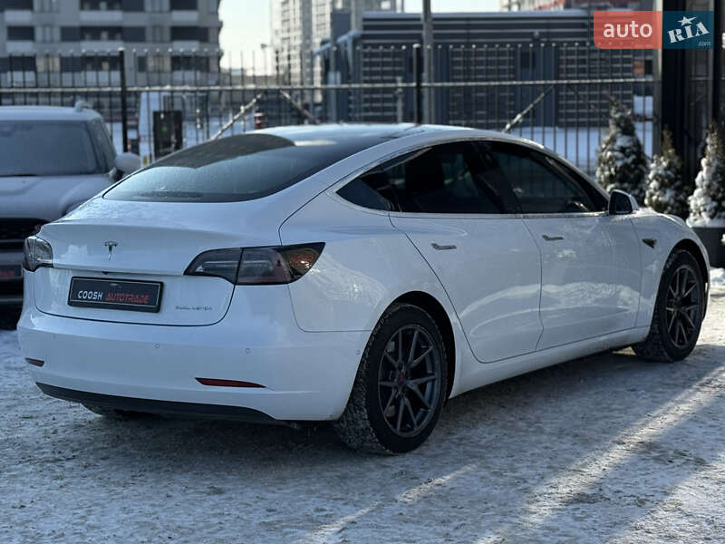 Седан Tesla Model 3 2019 в Киеве