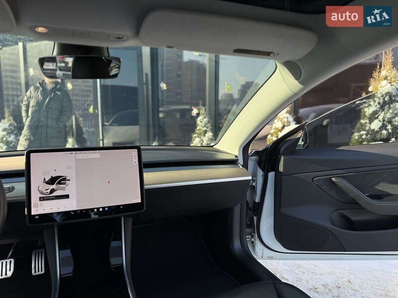 Седан Tesla Model 3 2019 в Киеве