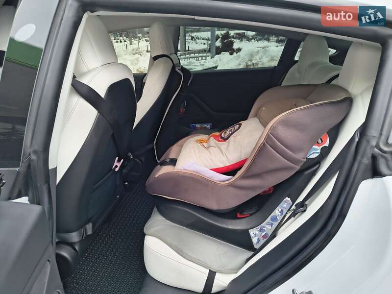 Седан Tesla Model 3 2021 в Ивано-Франковске