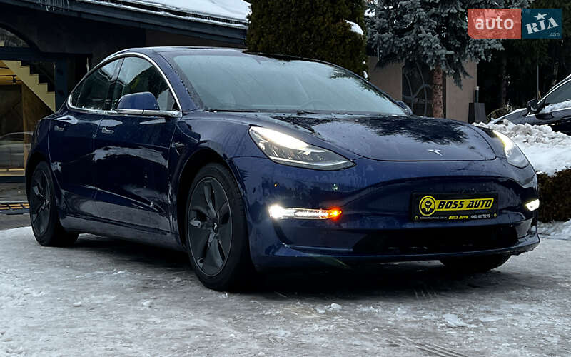 Седан Tesla Model 3 2019 в Львові